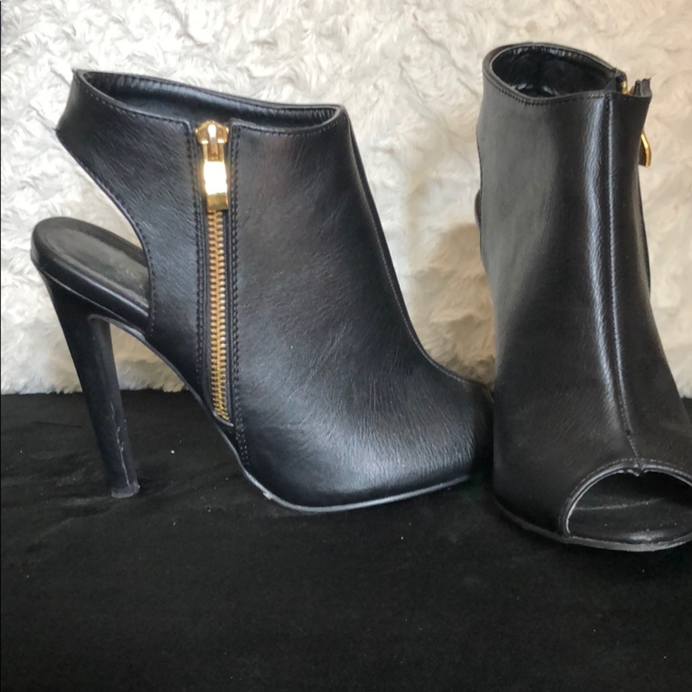 Black bootie heel